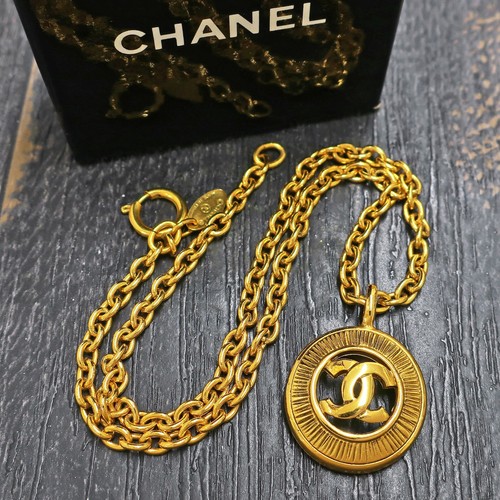 Collana con ciondolo - , chanel